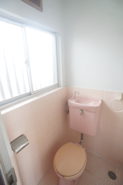 トイレ　清潔感ある洋式トイレです☆お掃除も楽々です！！