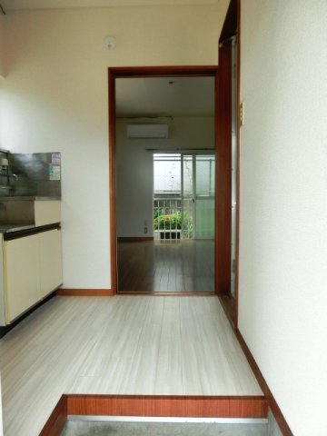 玄関　玄関入るとこんな感じ。