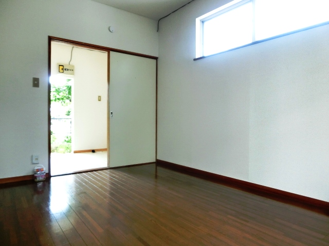 その他部屋・スペース　２面採光の明るい寝室スペース。