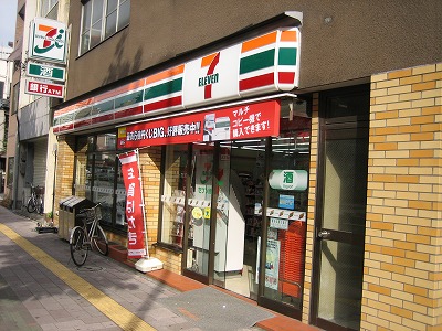 コンビニ　セブンイレブン（コンビニ）まで107m