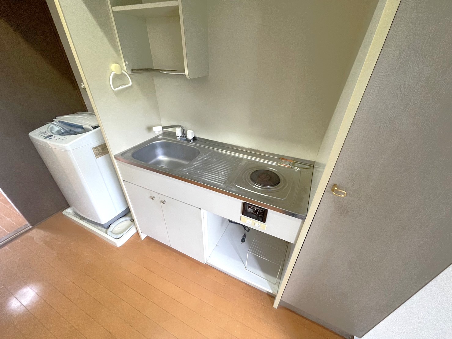 キッチン　電子コンロ付き