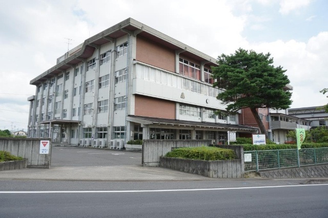 中学校　郡山市立富田中学校（中学校）まで583m