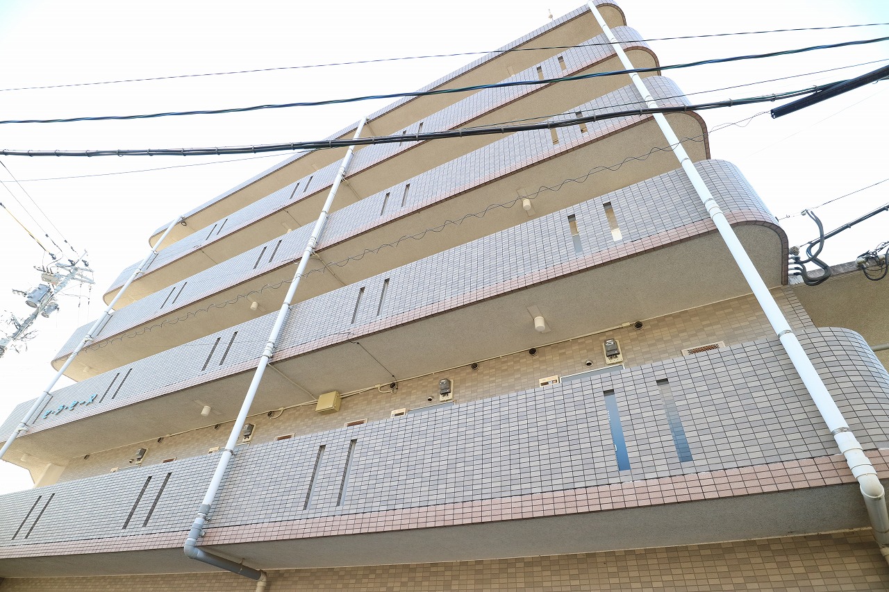 【鹿児島市田上のマンションの建物外観】