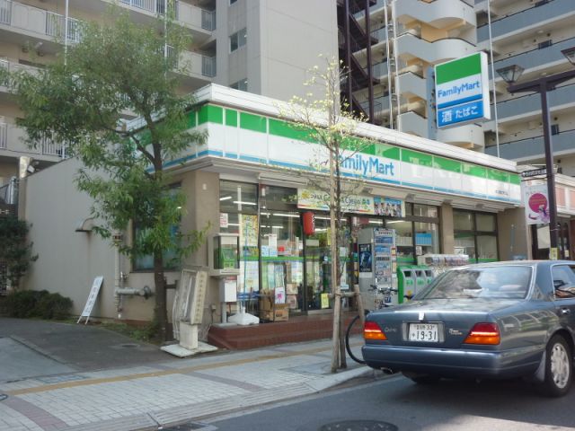 コンビニ　ファミリーマート（コンビニ）まで130m