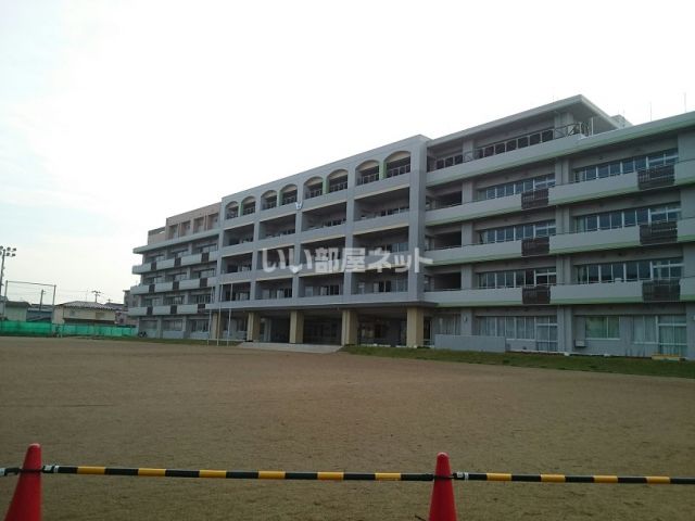 【ファーストハイツ新田の小学校】