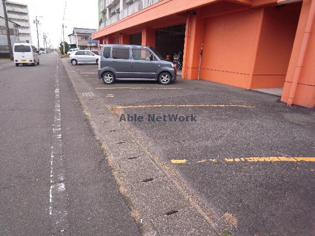 【岐阜市深坂のマンションの駐車場】