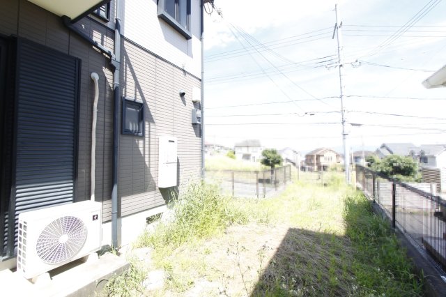 【香芝市旭ケ丘のアパートの庭】