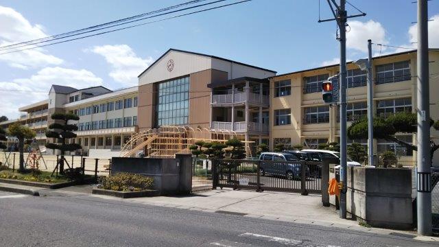 【倉敷市徳芳のアパートの小学校】