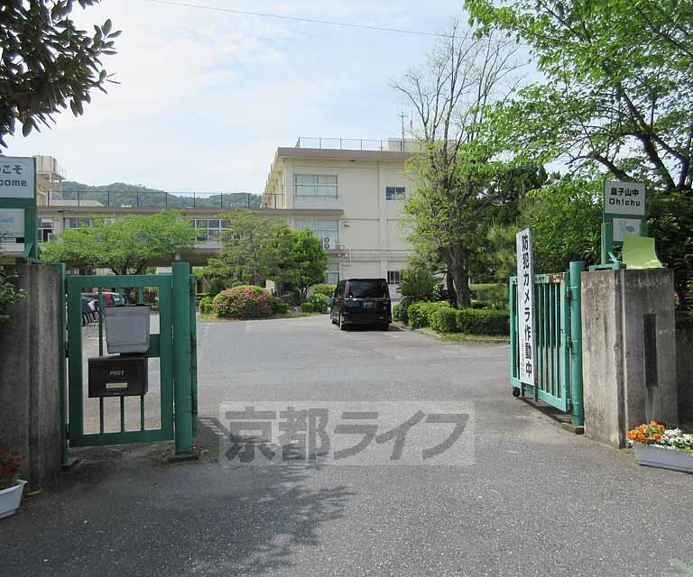 【大津市尾花川のアパートの中学校】