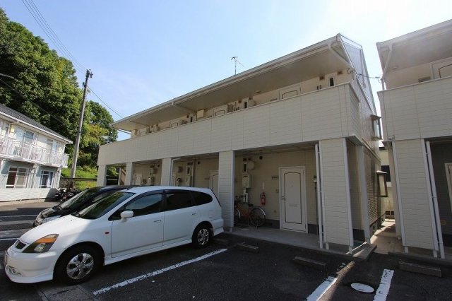 【東広島市高屋町稲木のアパートの建物外観】