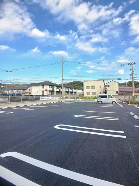 【和歌山市木ノ本のアパートの駐車場】