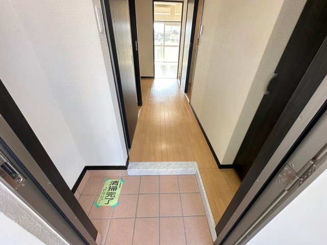 玄関　※写真と現状が異なる場合がございます