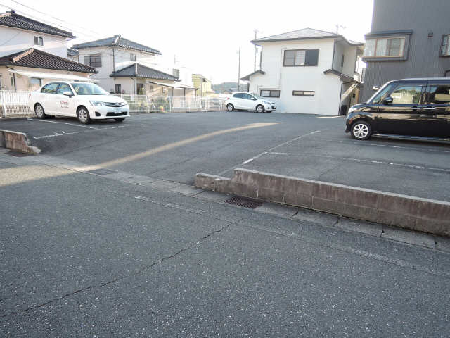 【エトワール小山の駐車場】