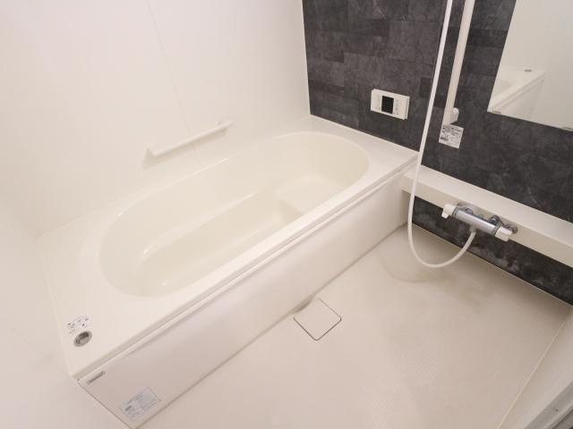 バス・シャワールーム　落ち着いた空間のお風呂です