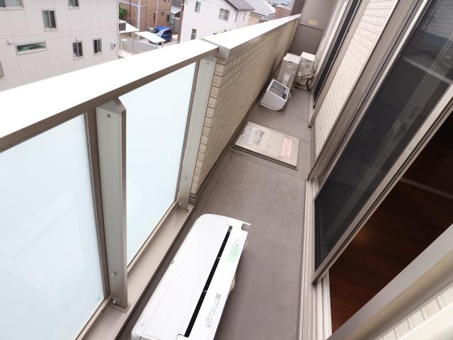バルコニー　お洗濯にも便利なバルコニー付き
