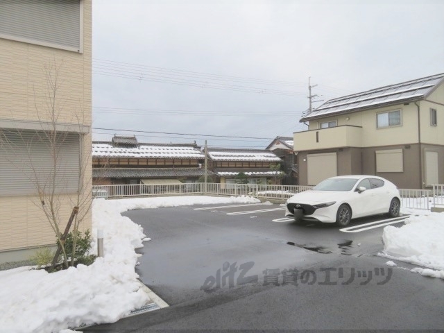 【京丹後市峰山町荒山のマンションの駐車場】