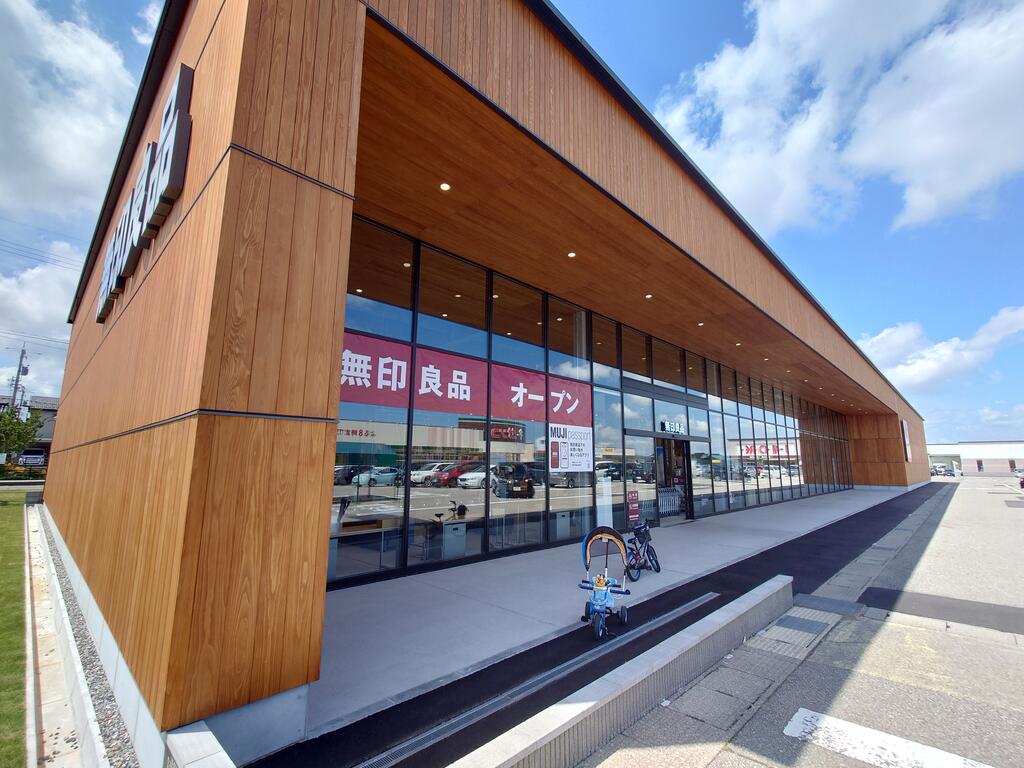 ショッピングセンター　無印良品富山堀川本郷店（ショッピングセンター）まで1424m