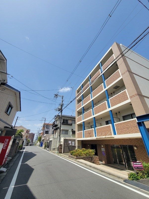 吹田市江坂町のマンションの建物外観