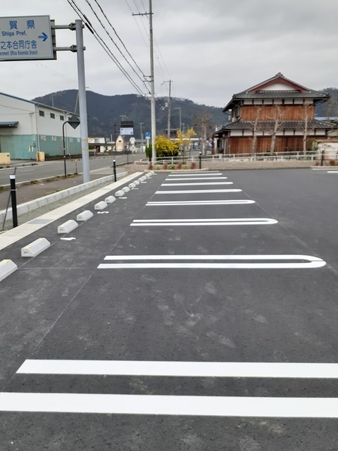 【長浜市木之本町黒田のアパートの駐車場】