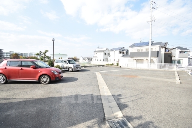 【和泉市葛の葉町のマンションの駐車場】