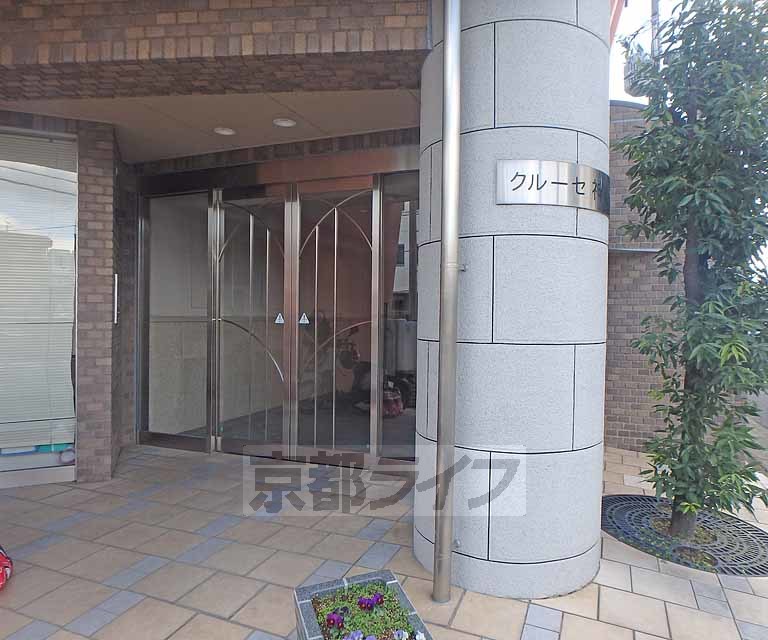 【京都市北区上賀茂高縄手町のマンションのエントランス】