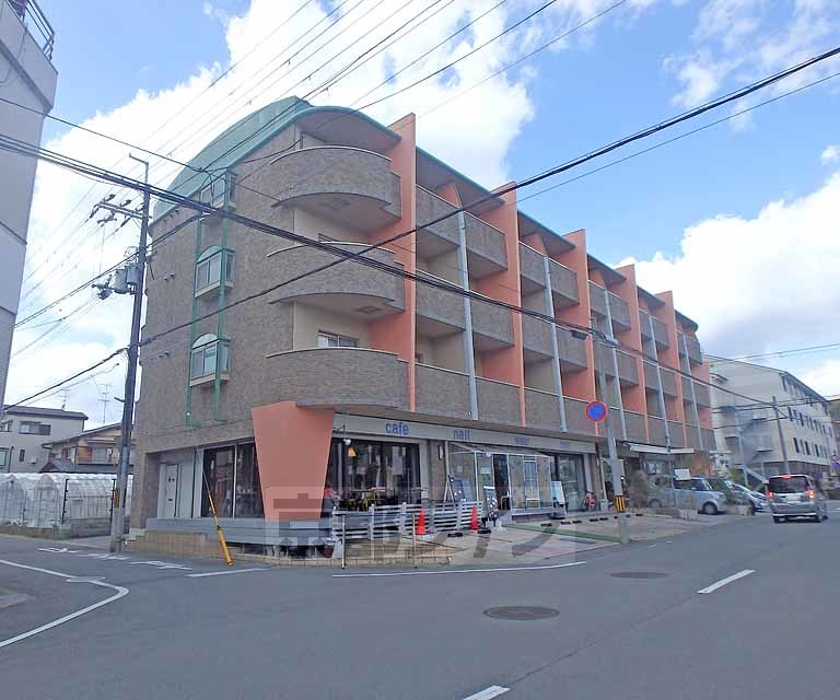 京都市北区上賀茂高縄手町のマンションの建物外観