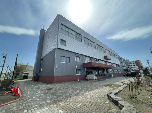 中学校　札幌市立美香保中学校（中学校）まで356m