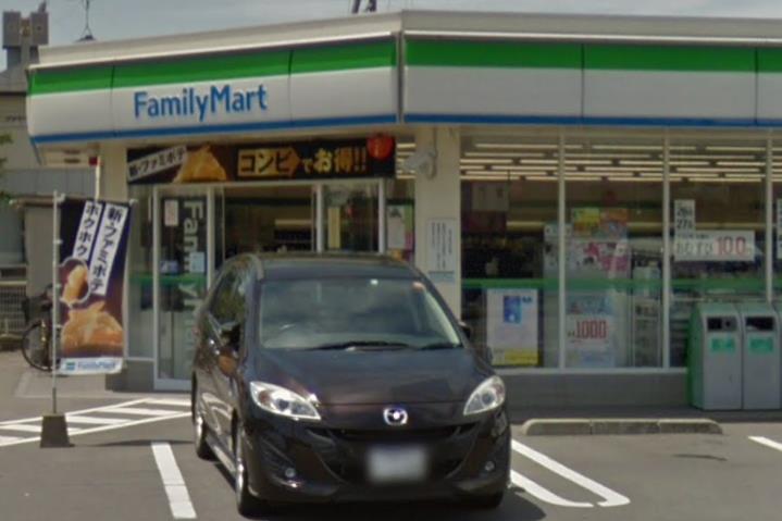 コンビニ　ファミリーマート（コンビニ）まで500m