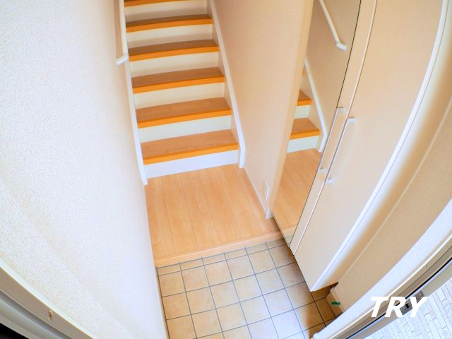 玄関　下駄箱付です。