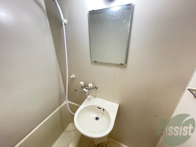 洗面設備　お風呂の洗い場です。清潔感にあふれています。