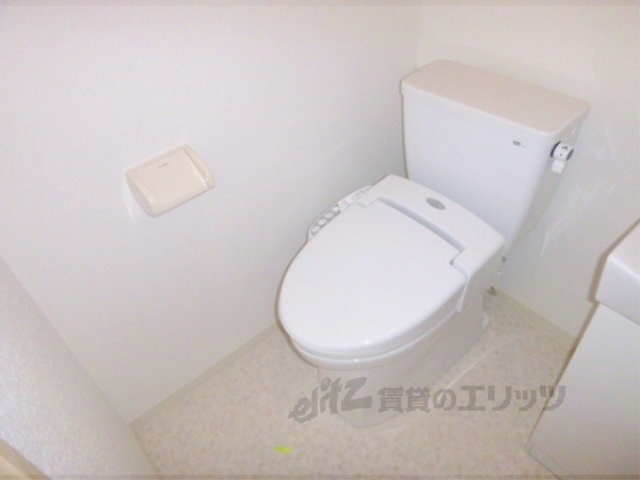 トイレ　ウォシュレット機能付き・・