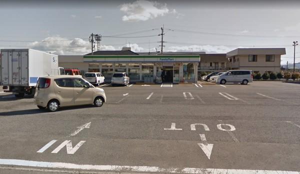 コンビニ　ファミリーマート宮崎港前店（コンビニ）まで654m