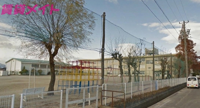 小学校　四日市市立下野小学校（小学校）まで800m