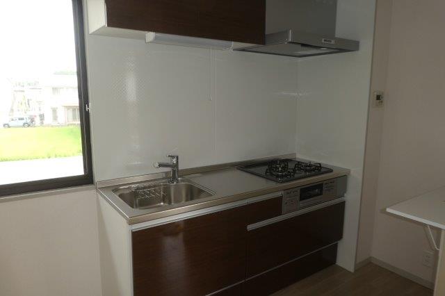 キッチン　３口ガスコンロ付システムキッチン（新品）