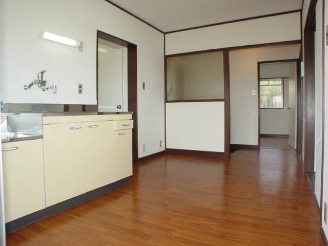 その他部屋・スペース　冷蔵庫やダイニングテーブルも置ける広さのキッチンです◎