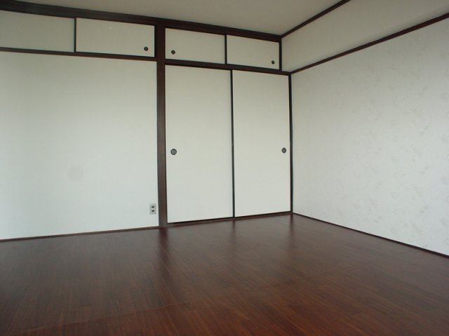 居室・リビング　大容量の収納付きなので、沢山荷物が入ります