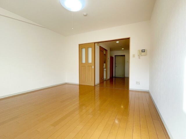 その他部屋・スペース　明るい開放感の洋間です