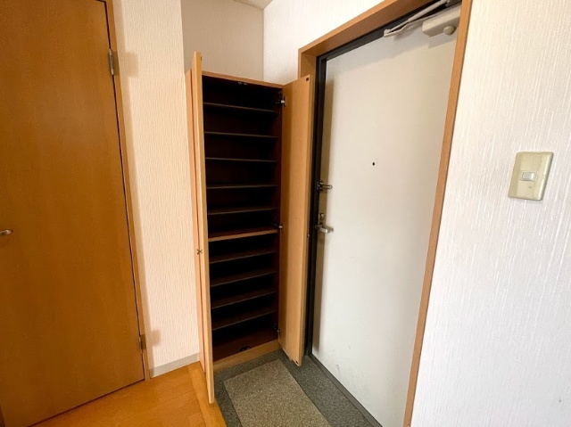 玄関　下駄箱付きの玄関