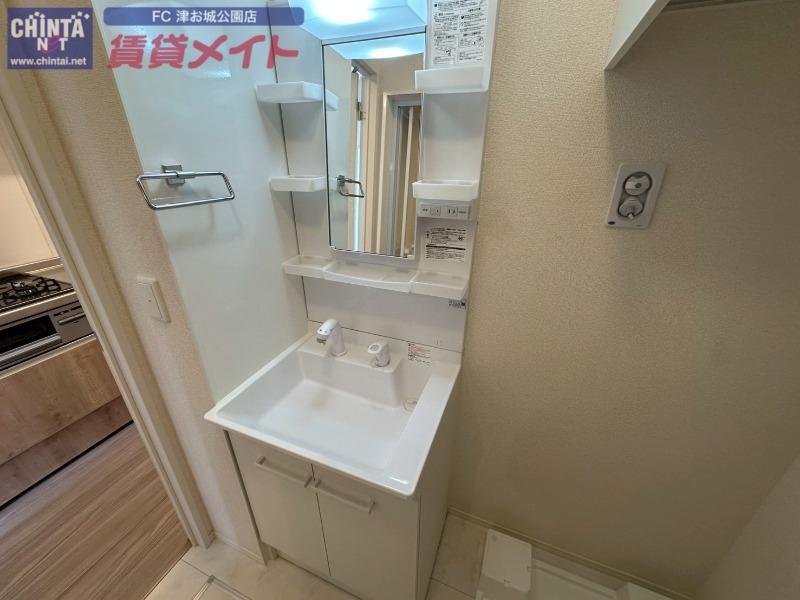 洗面設備　同物件別部屋の写真