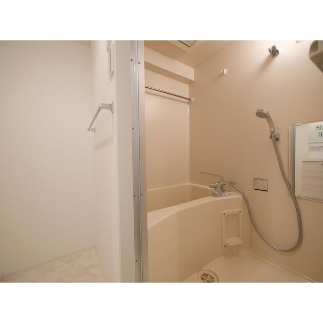 バス・シャワールーム　他の部屋のリフォーム例になります。