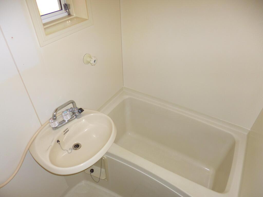 バス・シャワールーム　別室の参考写真となります。