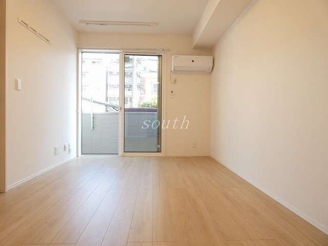 居室・リビング　洗練された清潔感漂う清楚な仕上がり