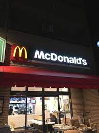 飲食店　マクドナルド稲田堤店（飲食店）まで366m