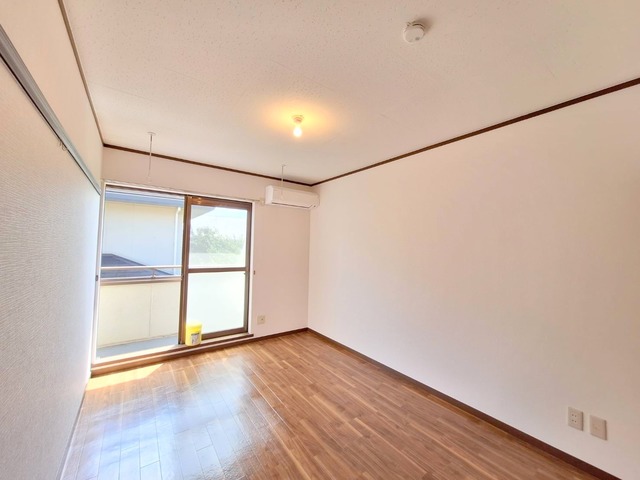 居室・リビング　★角部屋日当たり良好★エアコン新規交換★