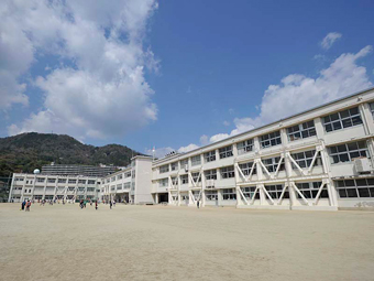 小学校　大津市立 志賀小学校（小学校）まで523m