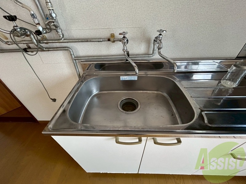 洗面設備　キッチンのシンクはピカピカで掃除意欲が湧いてきそう！