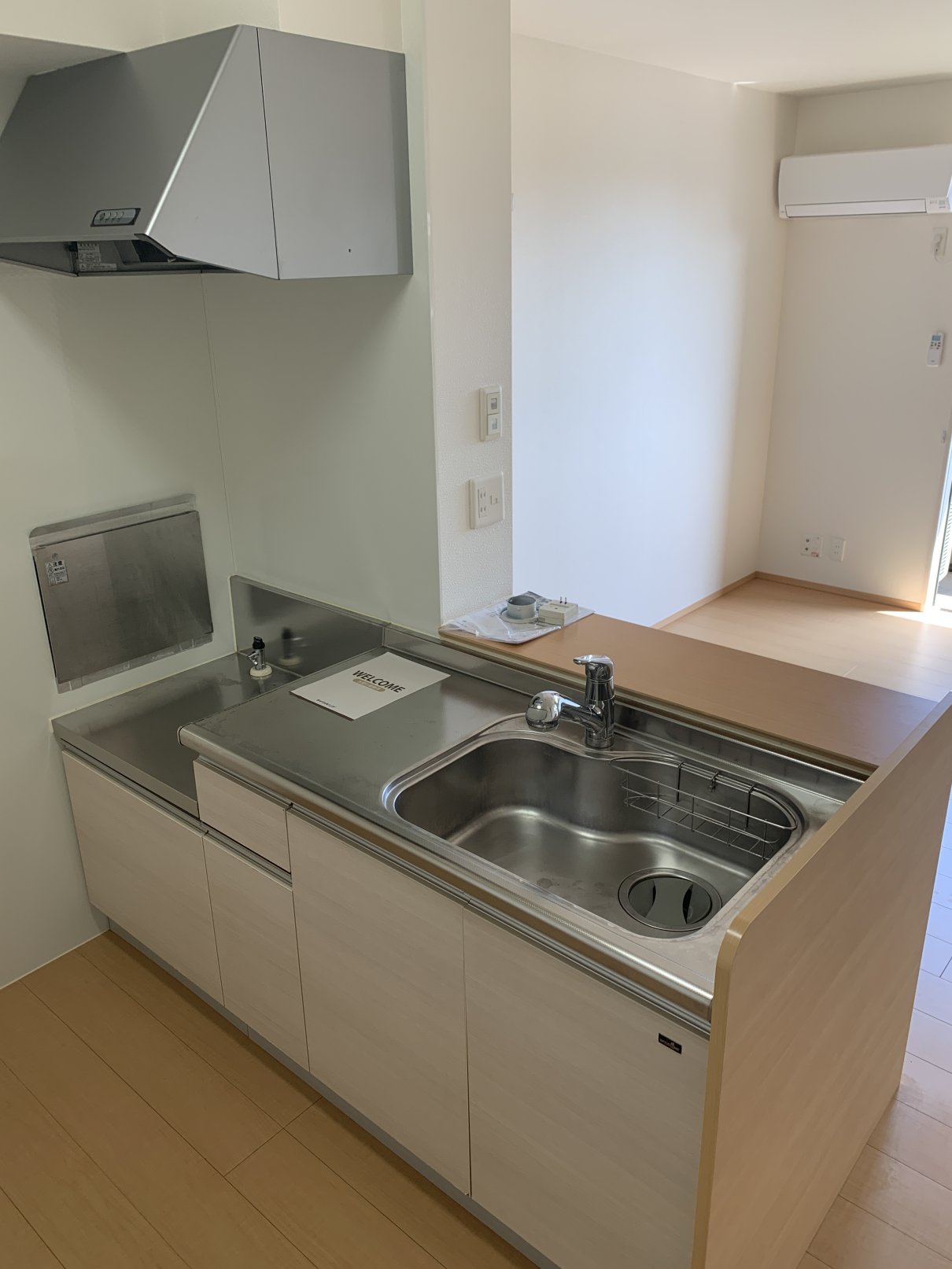 キッチン　収納たっぷりのキッチン　対面キッチン