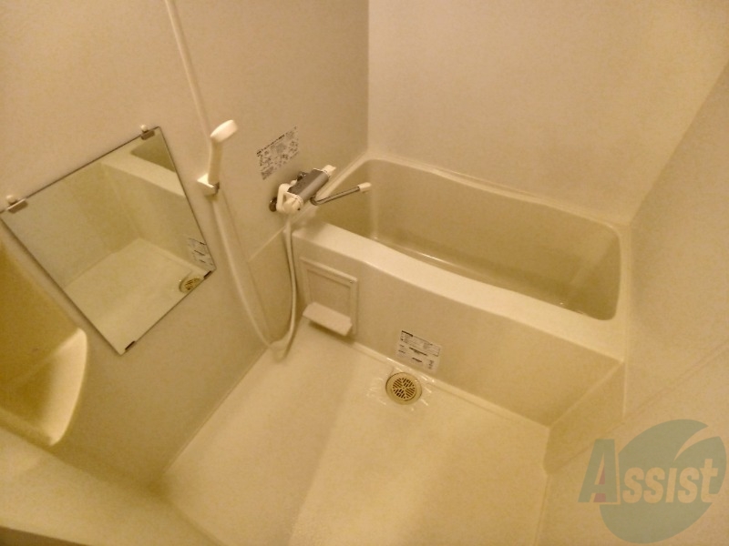 バス・シャワールーム　お風呂になります。一日の疲れを癒してくださいね。