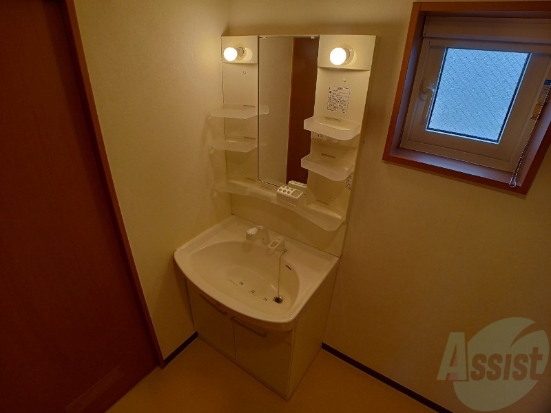 洗面設備　朝の身支度に欠かせない独立洗面台もございます！