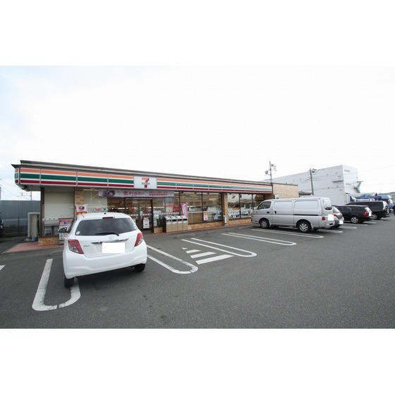コンビニ　セブンイレブン厚木金田店（コンビニ）まで550m